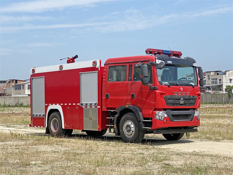 消防车科普：不止会喷水的移动救援堡垒